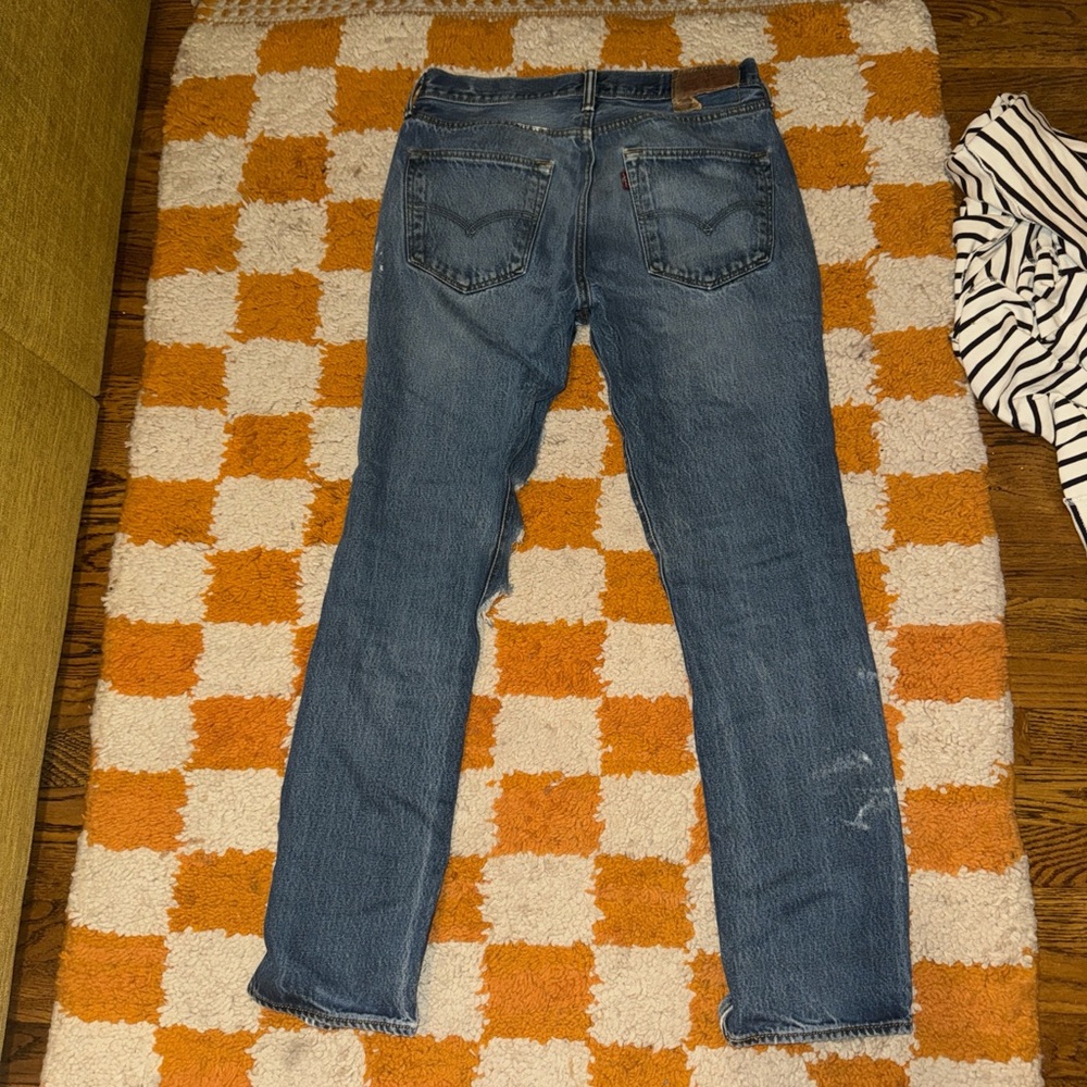 Distressed Levi Renewal Jeans! never worn! Size medium - Picture 7 of 7